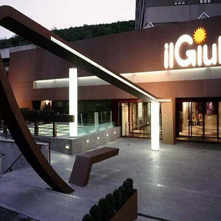 Mary Poppins's House 3*