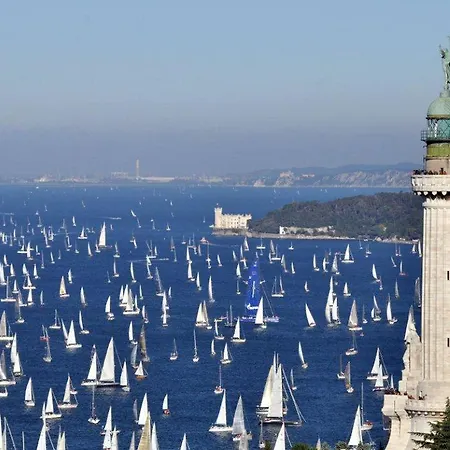 Mary Poppins's House Bed & Breakfast 3*